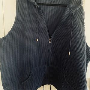 CJ Banks Size 4X/5x Navy Hooded Vest with pockets